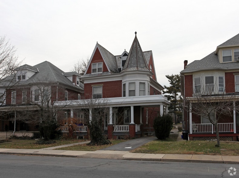 711 Oak Hill Ave, Hagerstown, MD à vendre - Photo principale – Image 2 sur 15