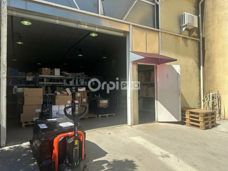 Local commercial dans La Seyne-sur-Mer à louer - Photo de l’immeuble – Image 2 sur 7