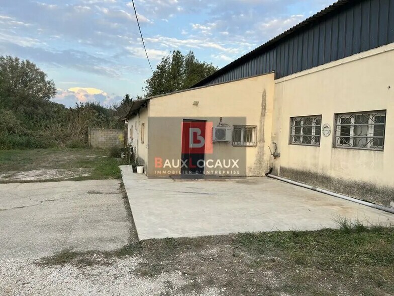 Bureau dans Arles à vendre - Photo de l’immeuble – Image 3 sur 10