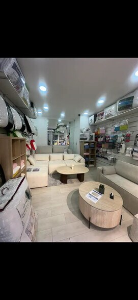 Local commercial dans Paris à louer - Photo intérieure – Image 2 sur 3