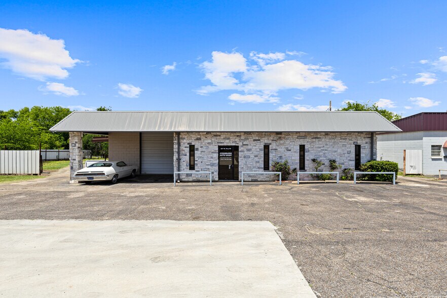 307 W US Highway 80, White Oak, TX à vendre - Photo principale – Image 2 sur 17