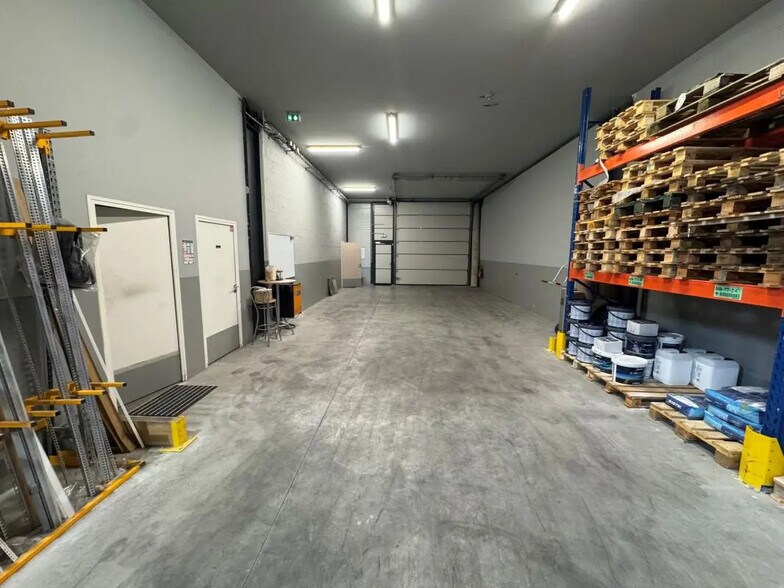 Local d'activités dans Cormeilles-en-Parisis à vendre - Photo de l’immeuble – Image 3 sur 7