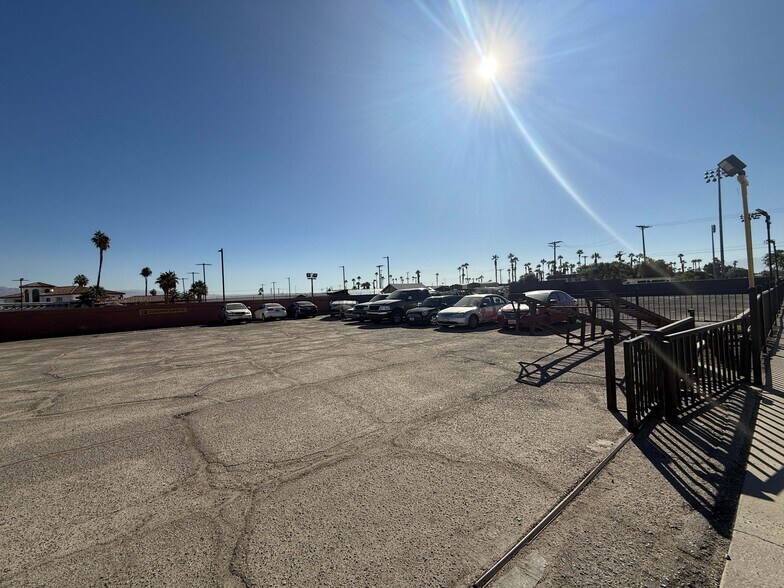 83373 CA-111, Indio, CA à louer - Photo de l’immeuble – Image 2 sur 3