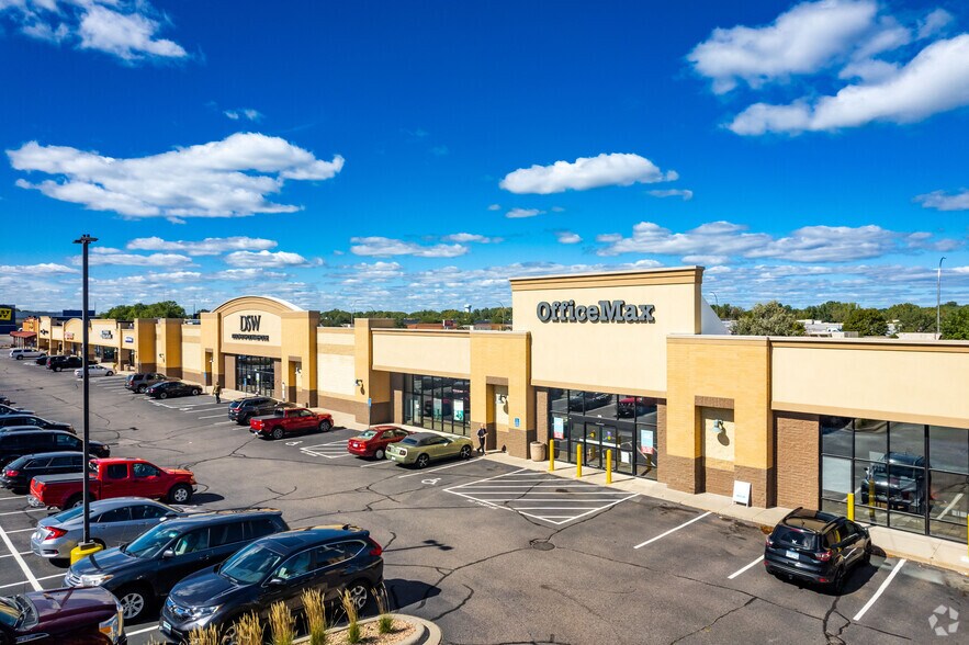 1845-1885 E County Road D, Maplewood, MN à louer - Photo de l’immeuble – Image 3 sur 10