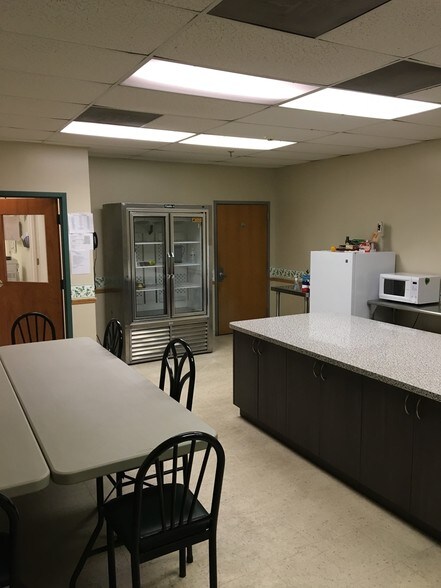 1672 N Olden Ave, Ewing, NJ à vendre - Photo intérieure – Image 2 sur 13