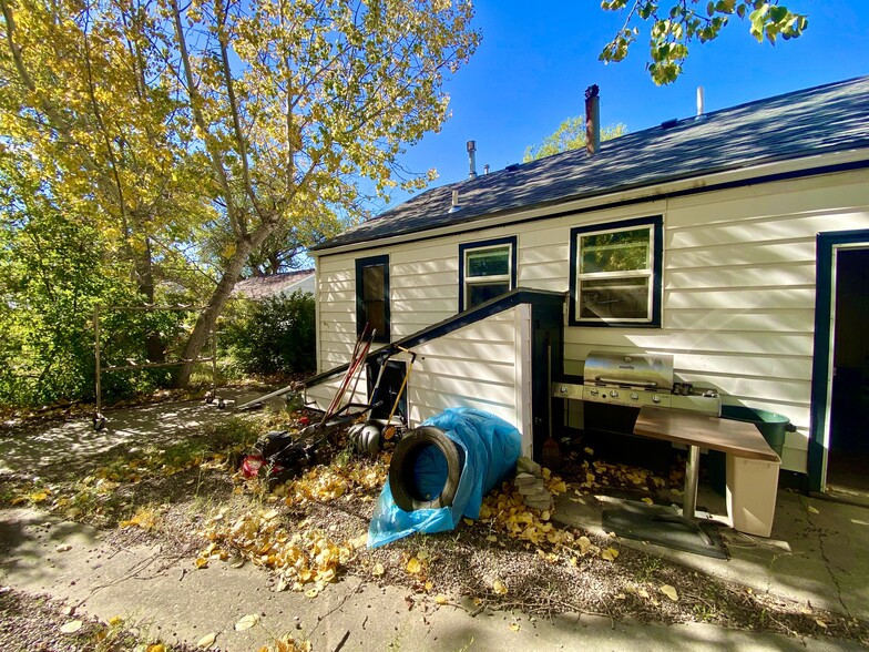 730 Granite Ave, Shelby, MT à vendre - Photo de l’immeuble – Image 3 sur 28