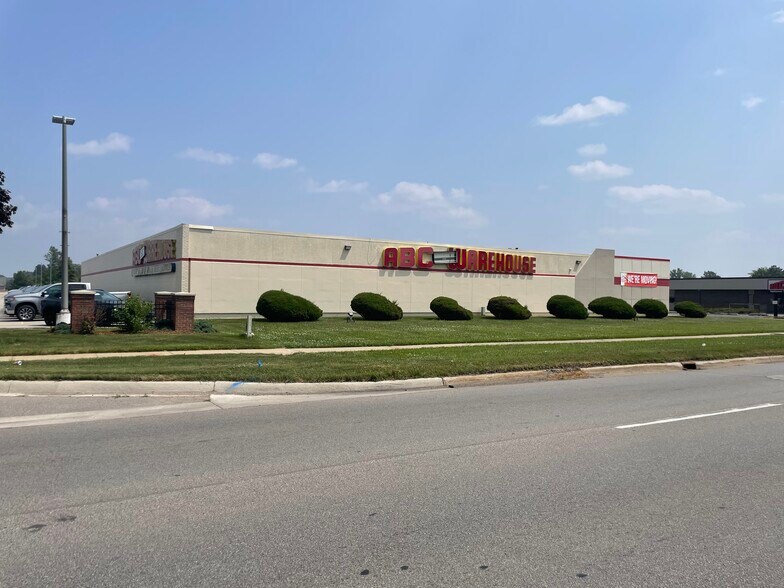 4150 Bay Rd, Saginaw, MI à vendre - Photo de l’immeuble – Image 2 sur 3
