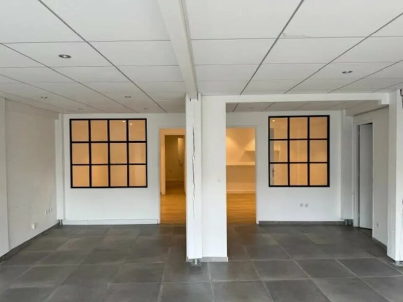 Local d’activités dans Biarritz à louer - Photo intérieure – Image 2 sur 4