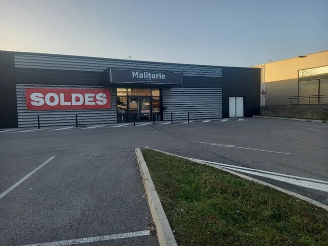 Plus de détails pour Local commercial à louer