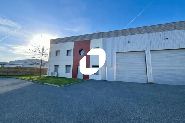 Plus de détails pour Local d’activités à vendre
