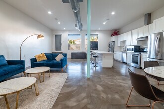 5655 E Beverly Blvd, Los Angeles, CA à louer Photo intérieure– Image 1 sur 30