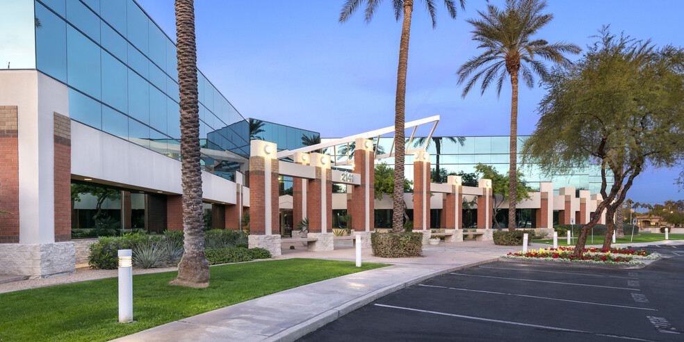 2141 E Broadway Rd, Tempe, AZ à louer - Photo de l’immeuble – Image 3 sur 11