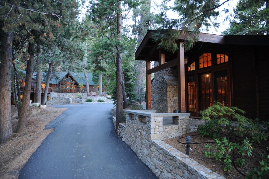365 Mittry Ln, Lake Arrowhead, CA à vendre - Photo de l’immeuble – Image 2 sur 8