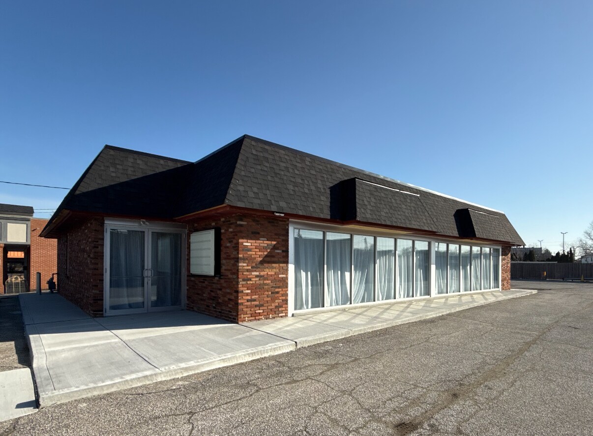 6699 W 130th St, Cleveland, OH à louer Photo de l’immeuble– Image 1 sur 3