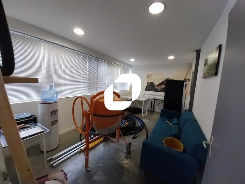 Local d’activités dans Le Haillan à louer - Photo intérieure – Image 2 sur 12