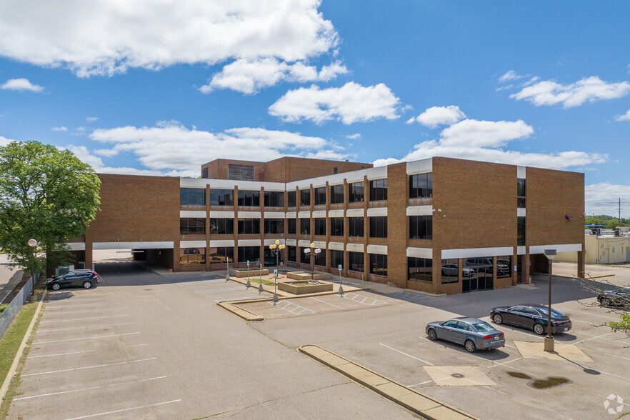 27301 Dequindre Rd, Madison Heights, MI à louer - Photo principale – Image 1 sur 41