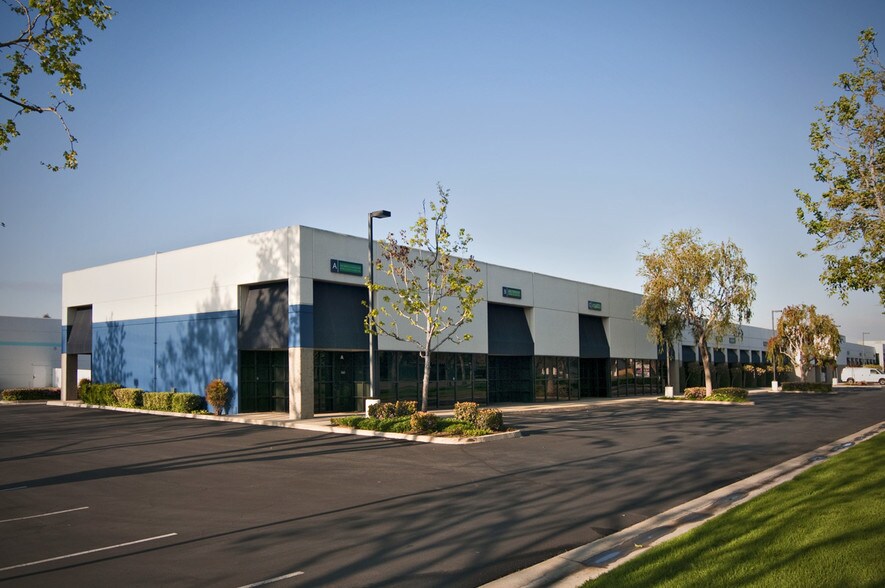 6251 Schaefer Ave, Chino, CA à louer - Photo de l’immeuble – Image 2 sur 2