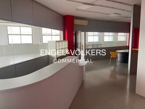 Industriel/Logistique dans Sant Just Desvern, Barcelona à louer Photo intérieure– Image 1 sur 33