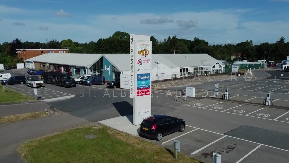 North Orbital Rd, St Albans à vendre - ProVideo LoopNet – Image 2 sur 37