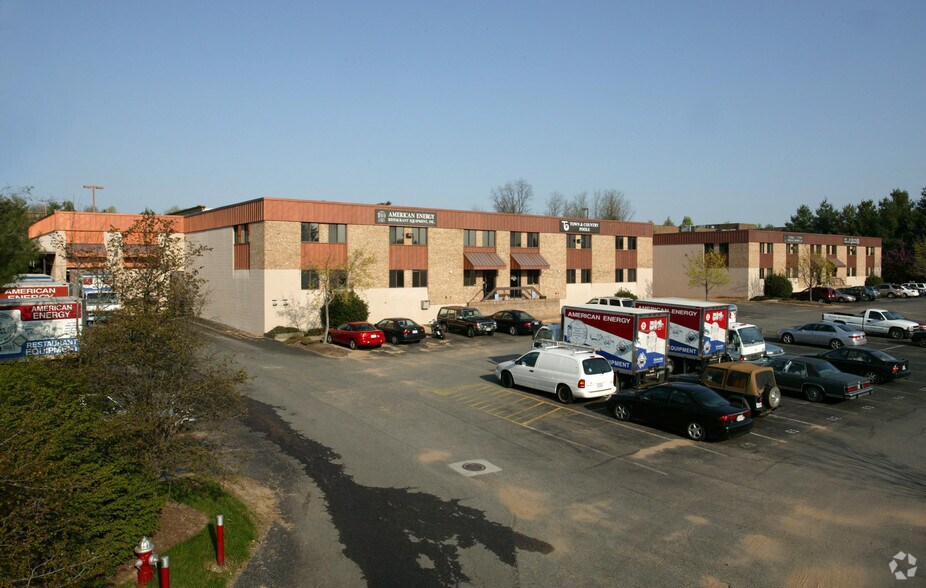 7536 Fullerton Ct, Springfield, VA à louer - Photo de l’immeuble – Image 2 sur 5