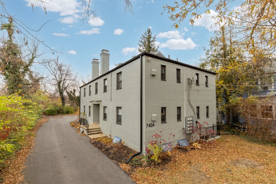 7404 Columbia Ave, College Park, MD à vendre - Photo de l’immeuble – Image 1 sur 8