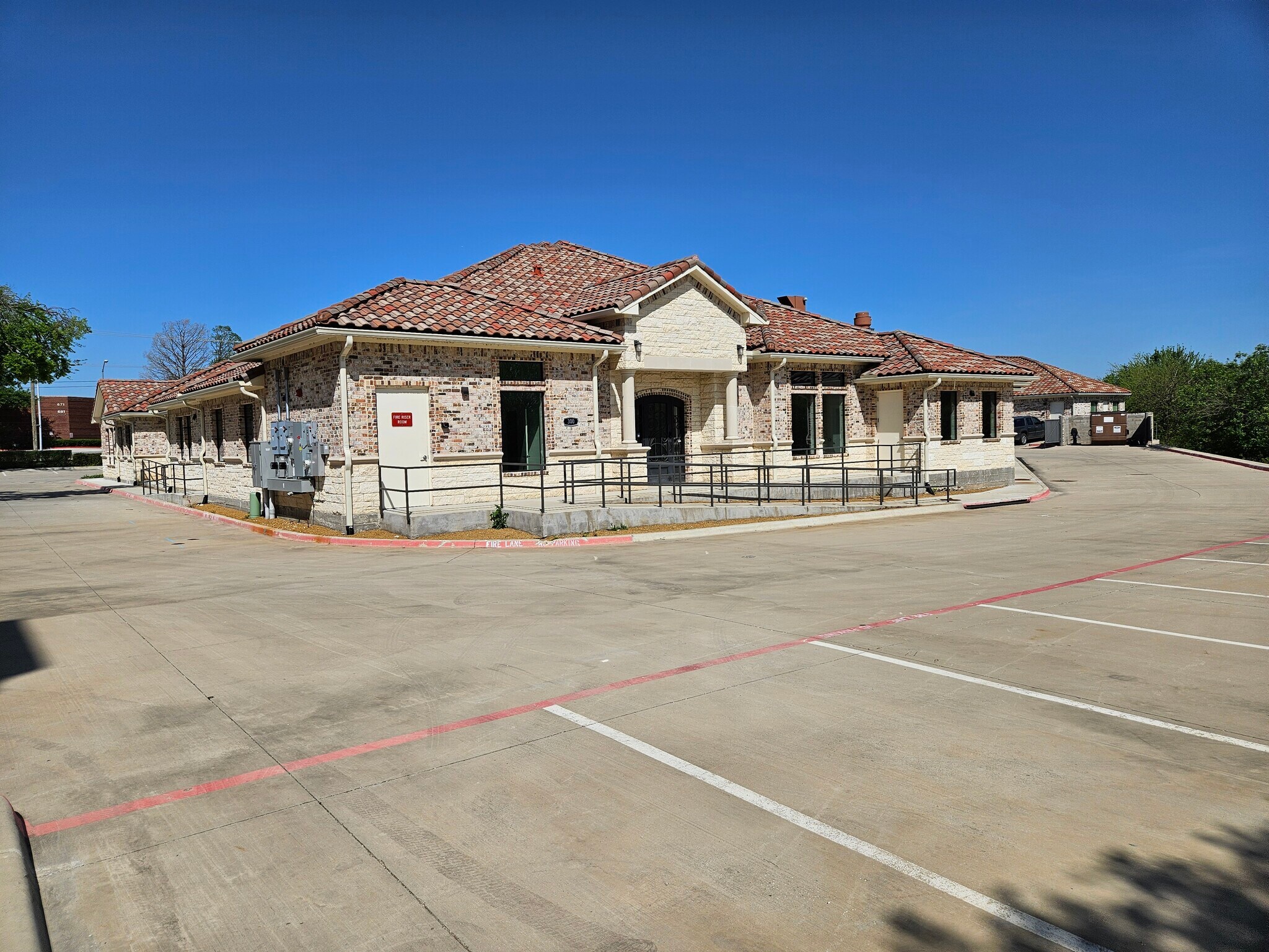 800 N Plano Rd, Richardson, TX à vendre Photo principale– Image 1 sur 42