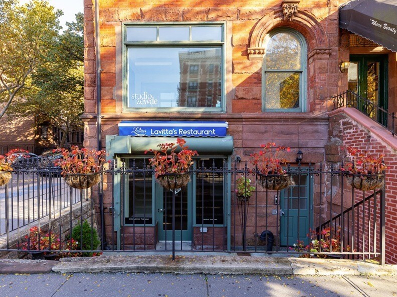 218 Lenox Ave, New York, NY à louer Photo de l’immeuble– Image 1 sur 5