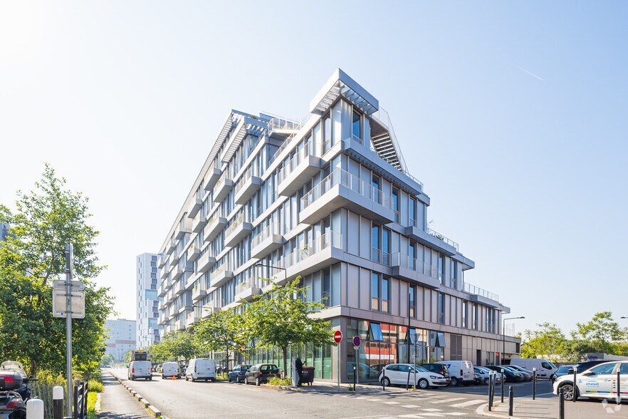 Bureau dans Saint-Denis à louer - Photo de l’immeuble – Image 2 sur 3