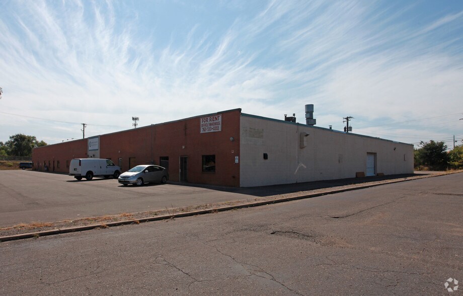 5211 Lakeland Ave N, Crystal, MN à louer - Photo de l’immeuble – Image 3 sur 12