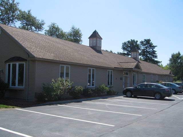17 Chenell Dr, Concord, NH à vendre - Photo de l’immeuble – Image 2 sur 3