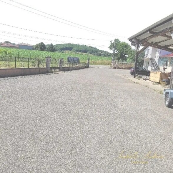 Local d'activités dans La Côte-Saint-André à vendre - Photo de l’immeuble – Image 3 sur 5