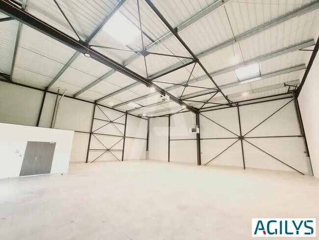 Plus de détails pour 29 Rue Elsa Triolet, Savigny-le-Temple - Local d'activités à louer
