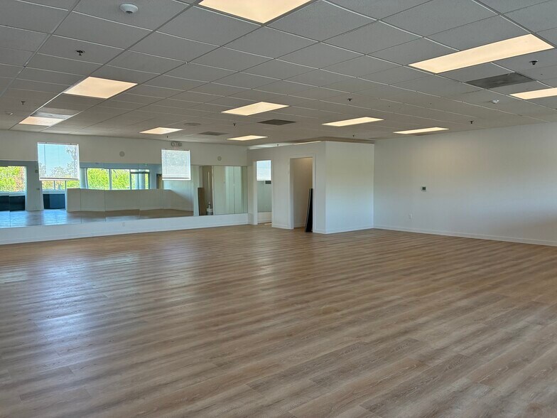 8465 Old Redwood Hwy, Windsor, CA à louer - Photo de l’immeuble – Image 2 sur 11