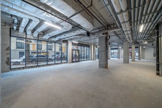 1725 Village Ln, Far Rockaway, NY à louer Photo intérieure– Image 2 sur 4