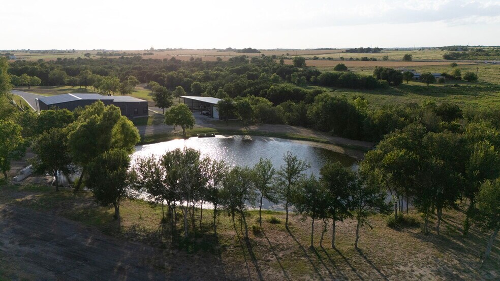 301 County Road 436, Thrall, TX à vendre - Photo principale – Image 1 sur 85