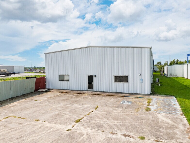 175 Thompson Rd, Houma, LA à louer - Photo de l’immeuble – Image 2 sur 3