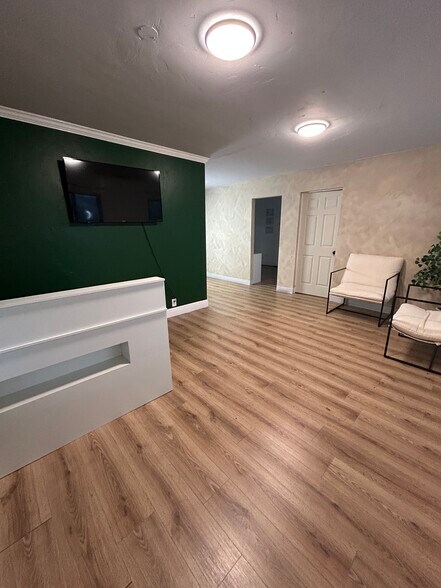 16430 Monterey Rd, Morgan Hill, CA à louer - Photo de l’immeuble – Image 2 sur 12