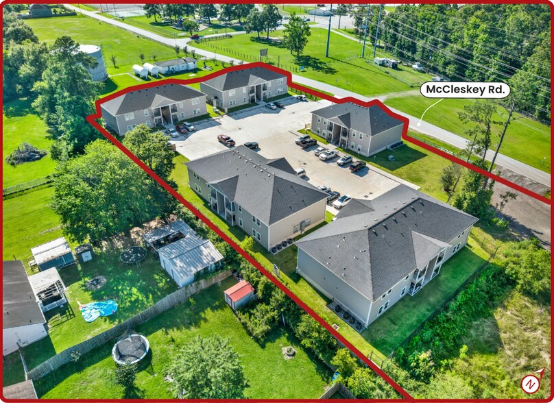 21754 McCleskey Rd, New Caney, TX à vendre - Photo de l’immeuble – Image 2 sur 5
