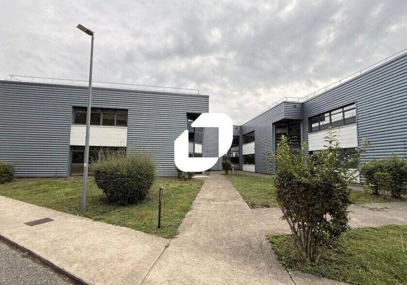 Bureau dans Échirolles à louer - Photo de l’immeuble – Image 2 sur 6