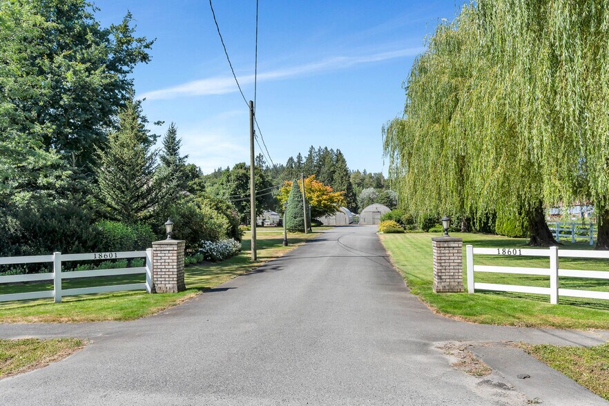 18601 88 Av, Surrey, BC à vendre - Photo de l’immeuble – Image 3 sur 5