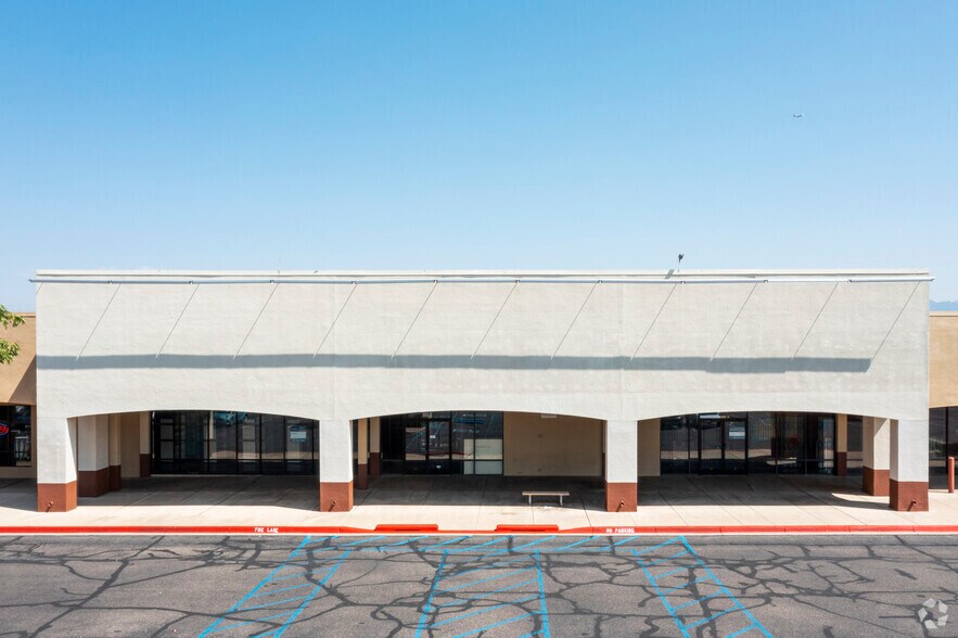 6001 Lomas Blvd NE, Albuquerque, NM à louer - Photo de l’immeuble – Image 2 sur 6