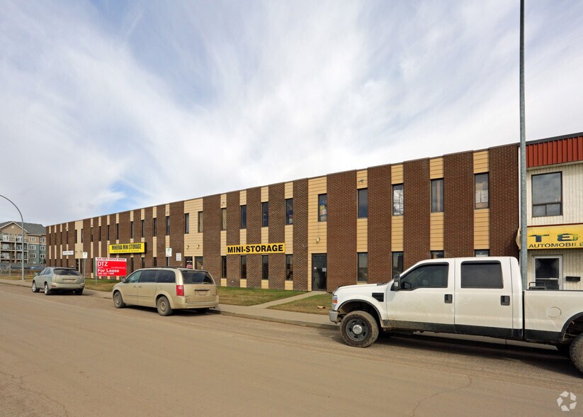 10024-10032 79th Ave NW, Edmonton, AB à louer - Photo principale – Image 1 sur 5