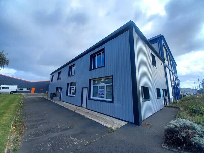 Plus de détails pour Local d'activités à louer