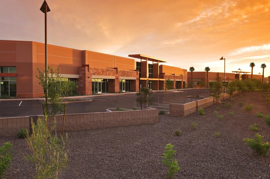 2301 E Yeager Dr, Chandler, AZ à louer - Photo de l’immeuble – Image 2 sur 67
