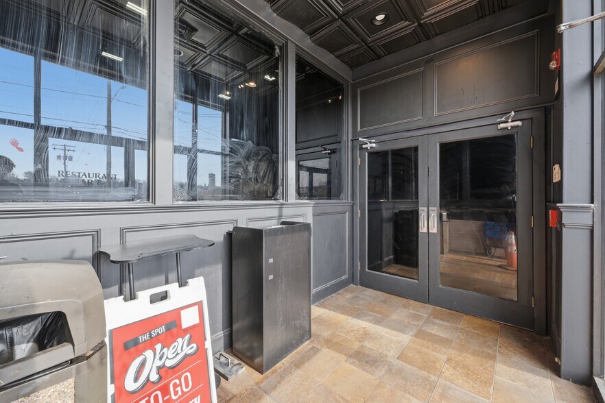 370 E Main St, Ansonia, CT à vendre - Photo de l’immeuble – Image 2 sur 40