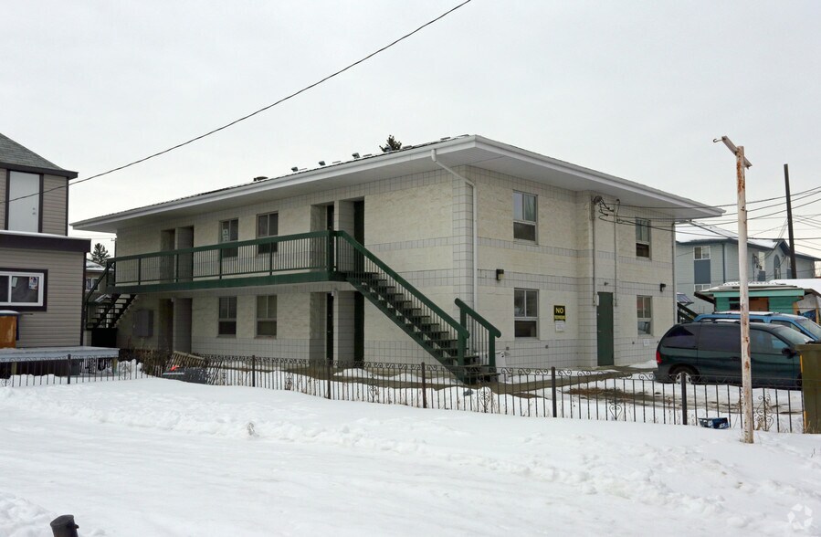 10645 95th St NW, Edmonton, AB à vendre - Photo de l’immeuble – Image 2 sur 12