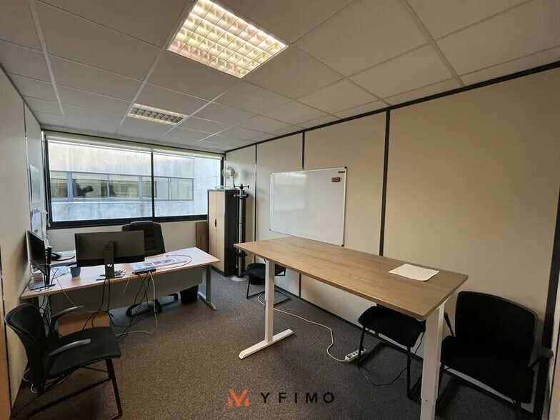 Bureau dans Poissy à louer - Photo de l’immeuble – Image 3 sur 4