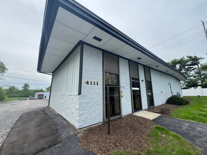 4111 Jackson Rd, Ann Arbor, MI à louer - Photo de l’immeuble – Image 2 sur 10