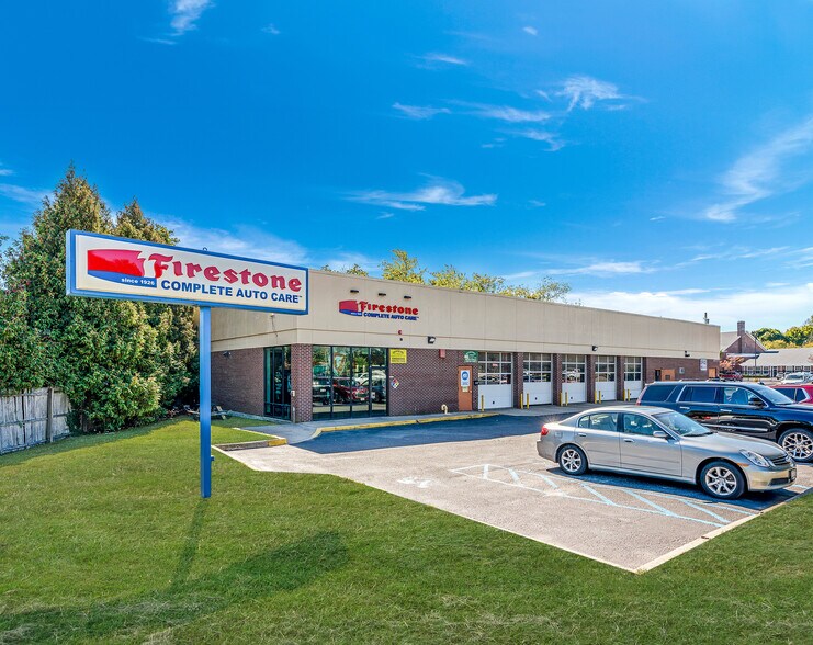 10 Terryville Rd, Port Jefferson Station, NY à vendre - Photo de l’immeuble – Image 1 sur 7