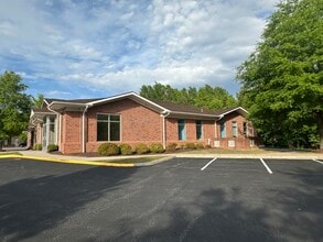 16021 Kairos Rd, Colonial Heights, VA à louer Photo de l’immeuble– Image 2 sur 18
